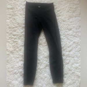 Alo- Airlift high waits 7/8 Line Up leggings
